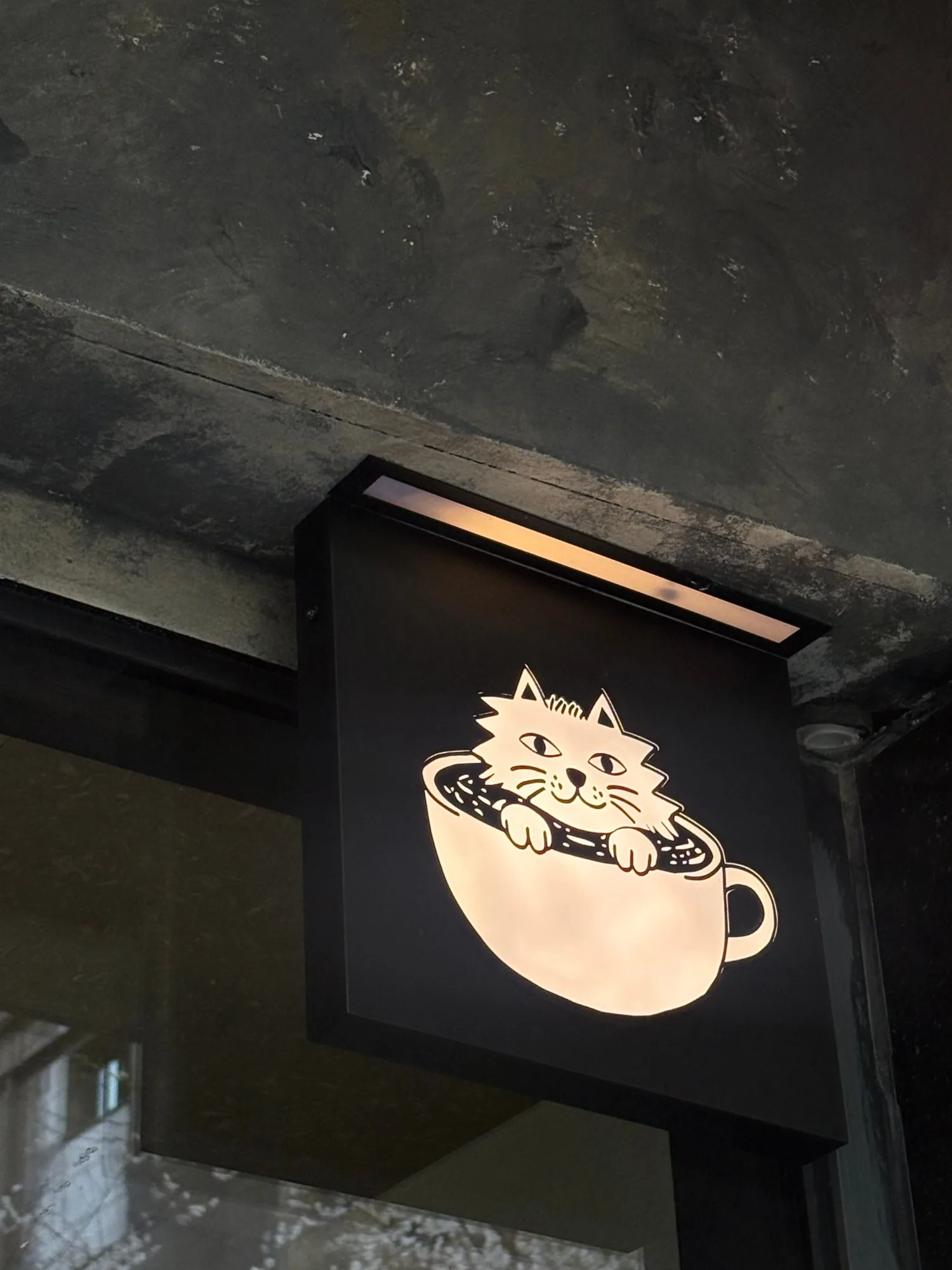 알몬드로스터리