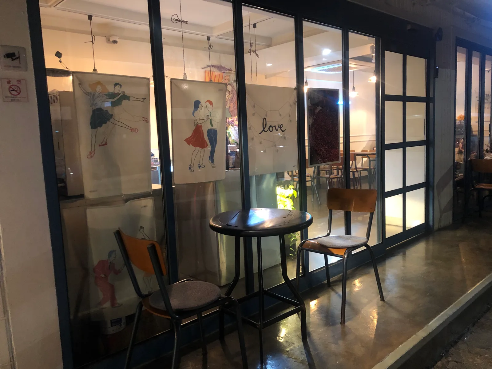 온휠스커피로스터즈